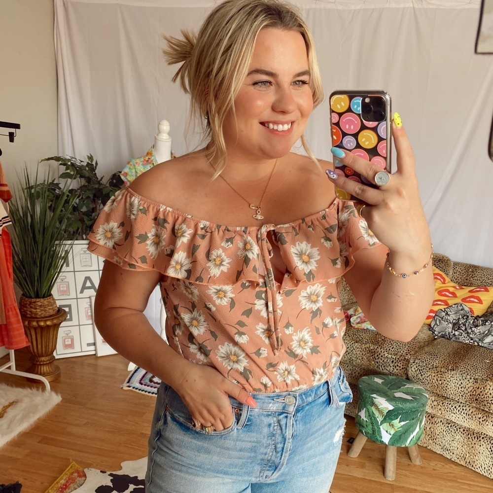 Show me your mumu NWT floral pink blouse Size Medium